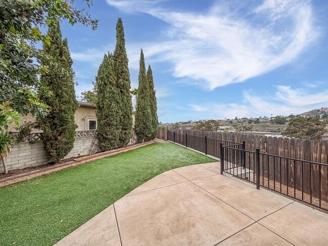 Building Photo - SD: Charming 2BD/2BA Home in La Mesa with Wraparound Porch, Turf Backyard & Attached Garage