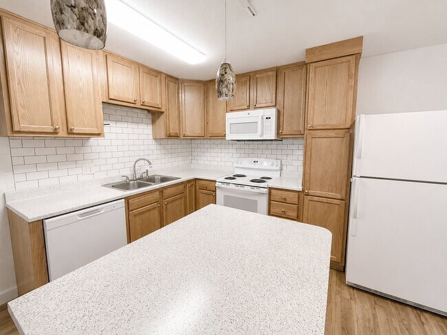 Building Photo - 1375 Everett Ct