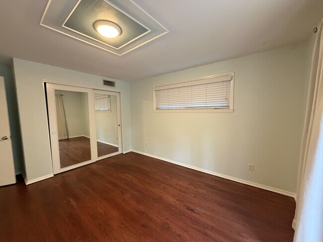 Building Photo - 701 SW 28 St