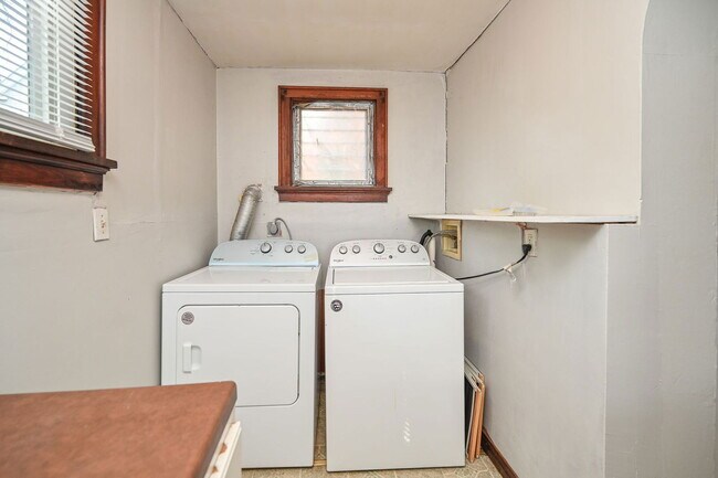 Building Photo - 2125 W Clifton Ave