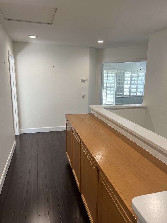 Building Photo - 31495 Sunningdale Dr