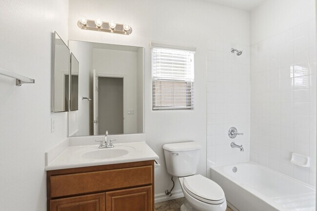 Building Photo - Single Story Stunner in Silverado Ranch!