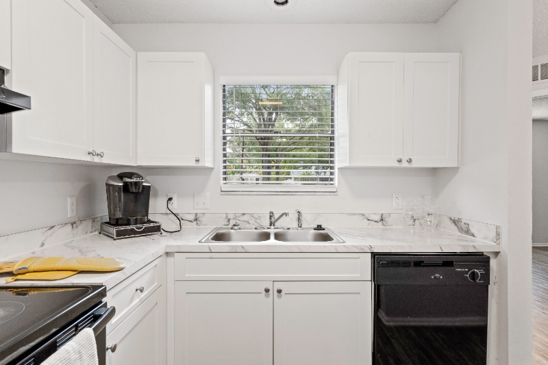 Building Photo - 2560 W Bird St