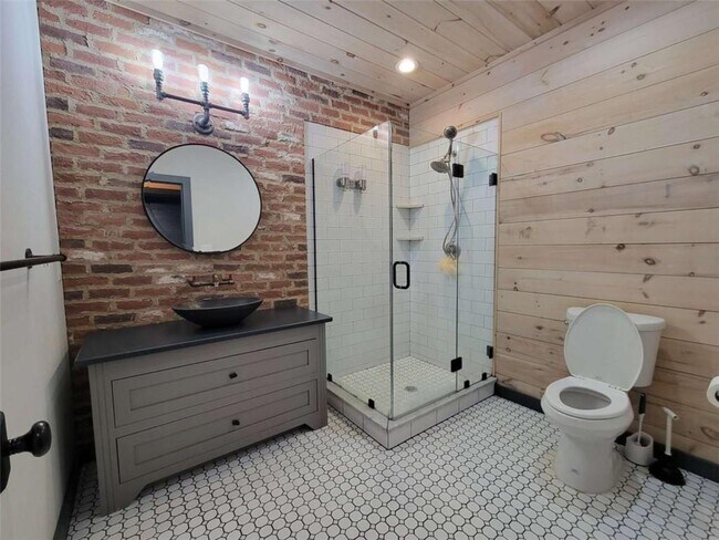 Building Photo - 550 E Main St