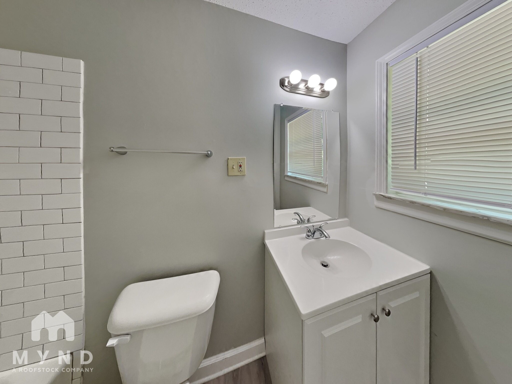 Building Photo - 9155 Mason St