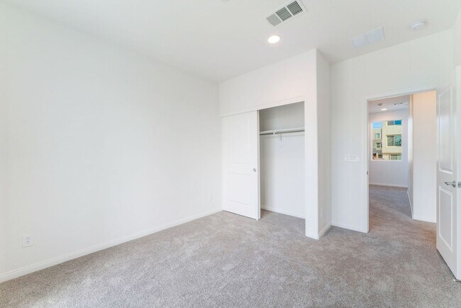 Building Photo - Recently Built Modern Home in Summerlin!