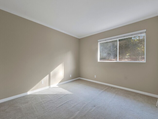 Building Photo - Spacious Newbury Park Rental | Grand Entry, Bonus Room & Covered Patio