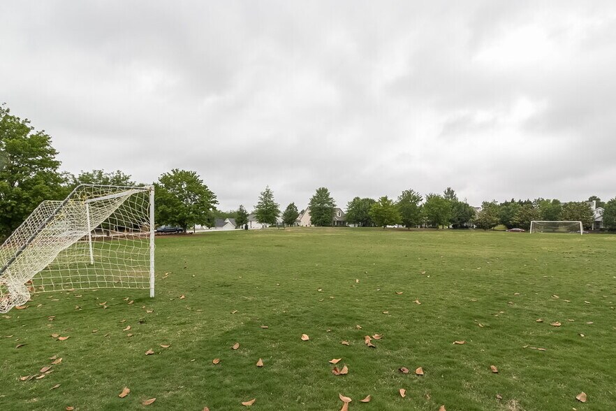 Building Photo - 1604 Thornwick Trace