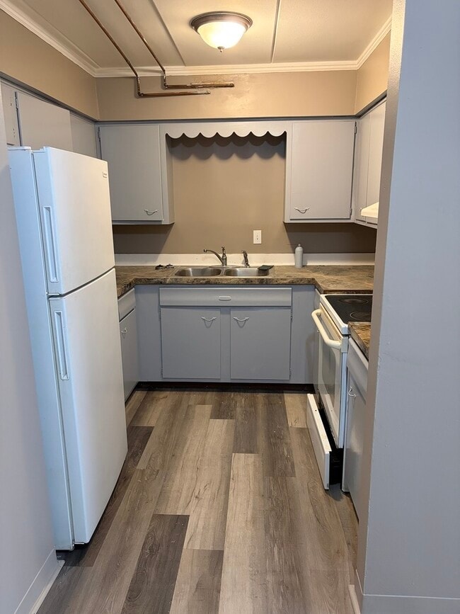 Building Photo - 9533 Mansfield Ave