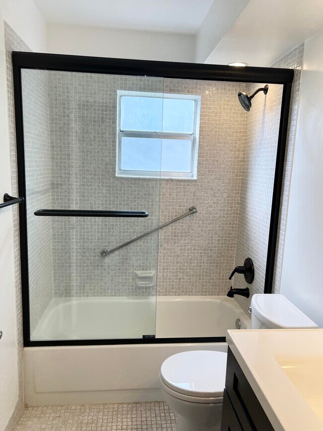 Building Photo - 150 Burgandy Way