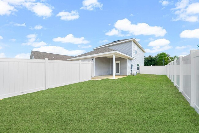 Building Photo - 231 Staggerbush St
