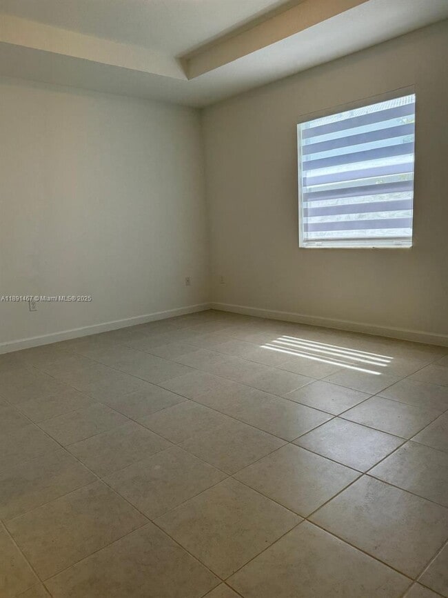 Building Photo - 16124 SW 148th Pl