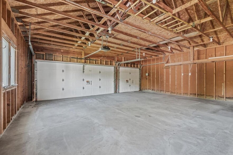 Building Photo - 833 Tyrol Ln
