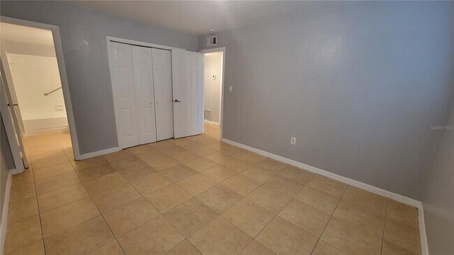 Building Photo - 863 Sky Lake Cir