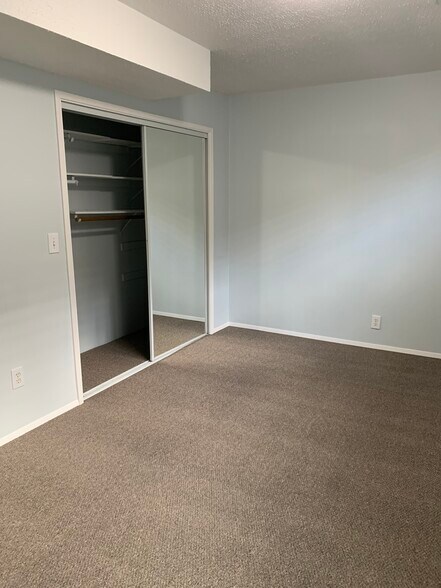 Spacious closet in bed #1 - 4135 NW Carlton Ct