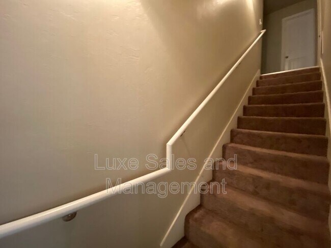 Building Photo - 2116 Buena Vida Ln