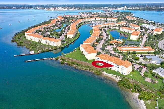Building Photo - 3 Harbour Isle Dr E