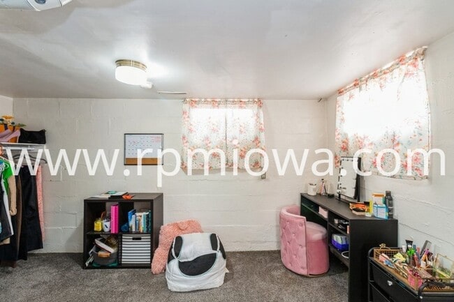 Building Photo - FENCED IN YARD!! 3 Bedroom, 2 Bath Home in Ames