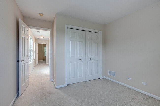 Building Photo - 726 Summit Ln
