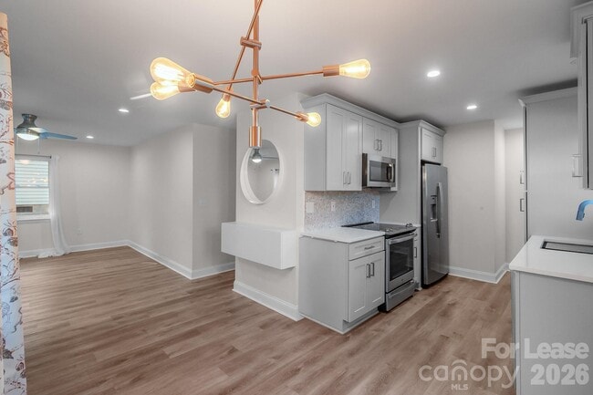 Building Photo - 812 E 18th St