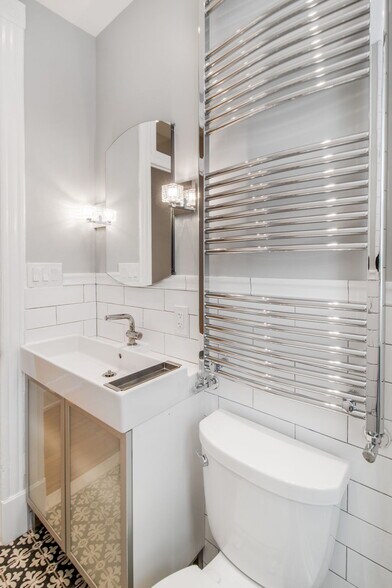 Building Photo - 8 R St NW