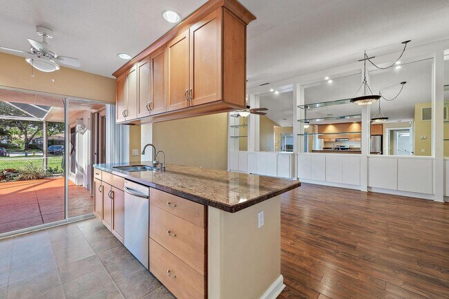 Building Photo - 7801 Geminata Oak Ct