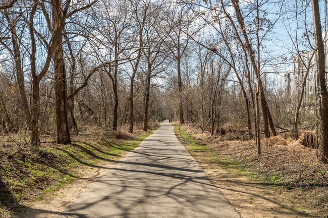 Building Photo - Freshly Updated 2BR/2BA Condo - Minutes to North Hills