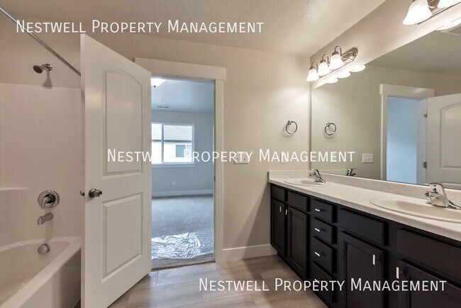 Building Photo - 1562 W State Rd