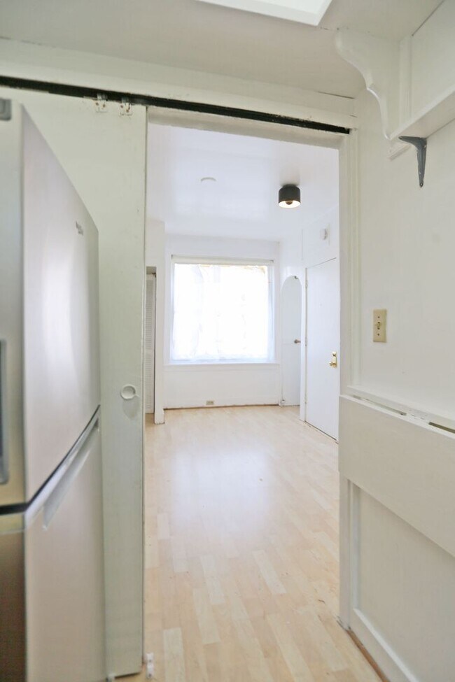 Building Photo - OPEN HOUSE: Sunday (3/15) 2:40pm-3:00pm Ground Floor Studio in Pacific Heights (2803 ½ Greenwich ...