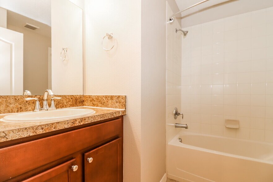 Building Photo - 1339 Pasadena Bloom Ln