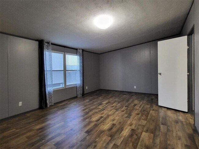 Building Photo - 21518 Cherry Hollow Dr