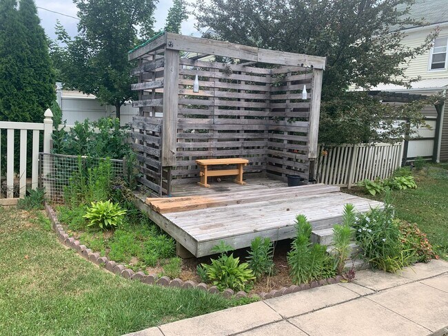 Building Photo - Dallastown SD 3 Bedroom House-Yard, Parking