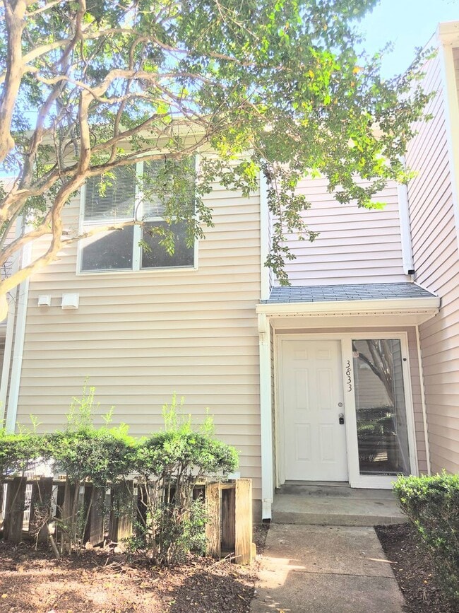 Building Photo - 3833 Staffordshire Ln