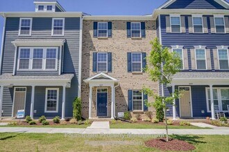 Building Photo - Modern 3-Story Townhome with Entry-Level Bonus Room, Back Deck & Garage , Community Pool in North...