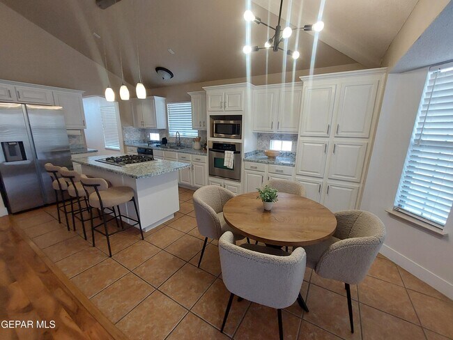 Building Photo - 14021 Highweed Dr