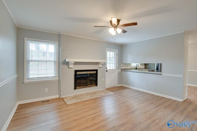 Building Photo - 9802 Dolphin Dr