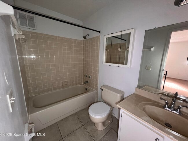 Building Photo - 3818 Overlook Dr
