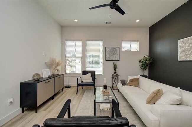 Building Photo - 2309 Eagle St