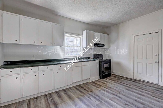 Building Photo - 760 Magnolia Dr