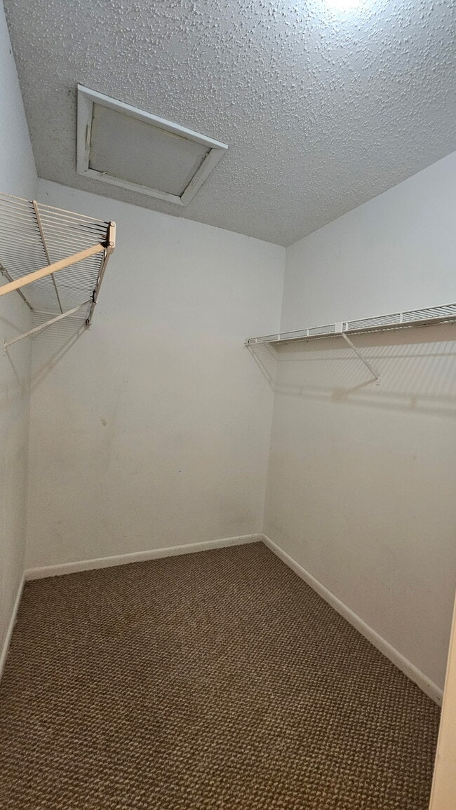Building Photo - 450 Abbotsleigh Ct