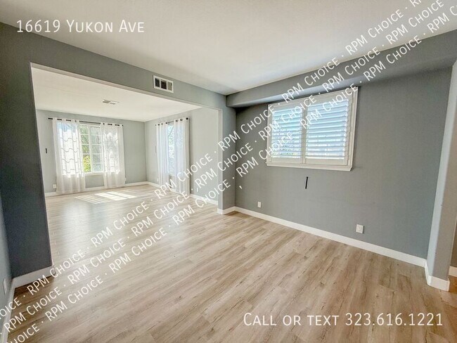 Building Photo - 16619 Yukon Ave