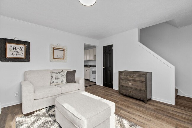 Building Photo - 3BR Townhome for Rent - with Central Air!!