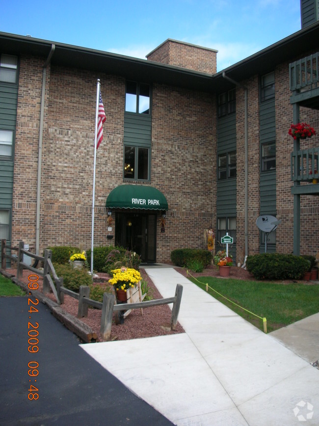 Building entrance - River Park Terrace