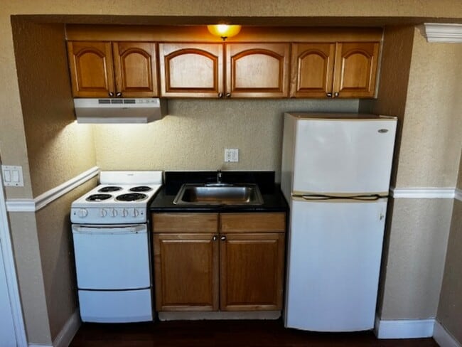 Building Photo - 311 W Ashley St