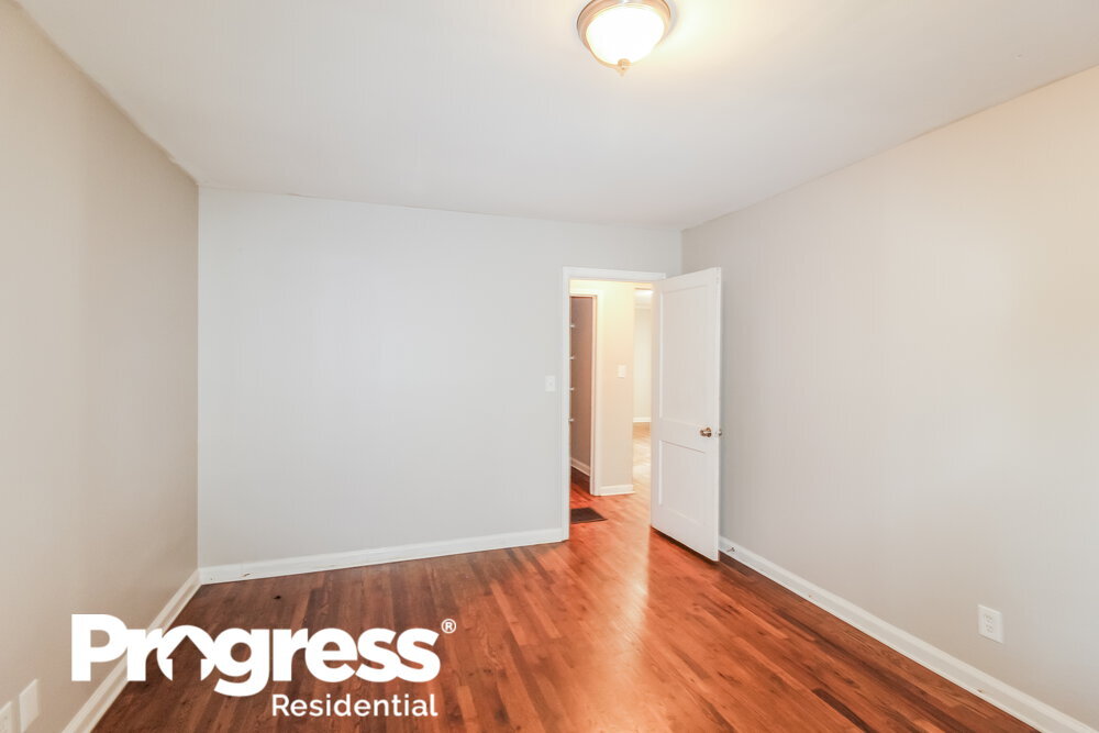 Building Photo - 1352 Peachcrest Rd