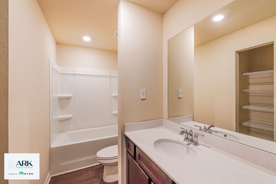 Building Photo - 6147 Rainbow Row