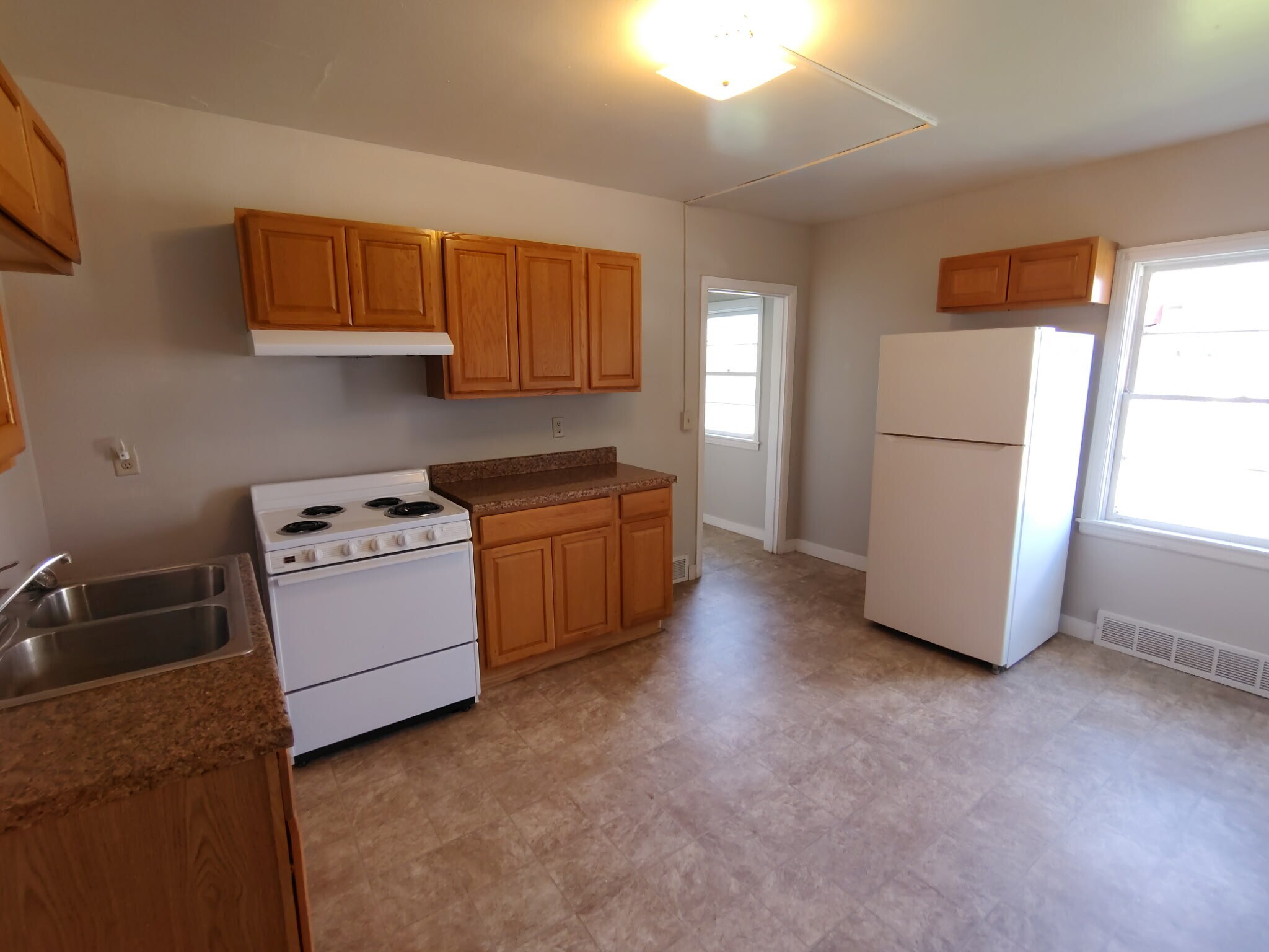 Building Photo - 330 N 11th St