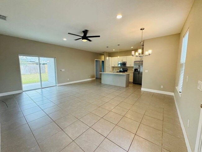 Building Photo - Beautiful New 3-Bedroom Home with Spacious Layout & 2-Car Garage in Poinciana Villages