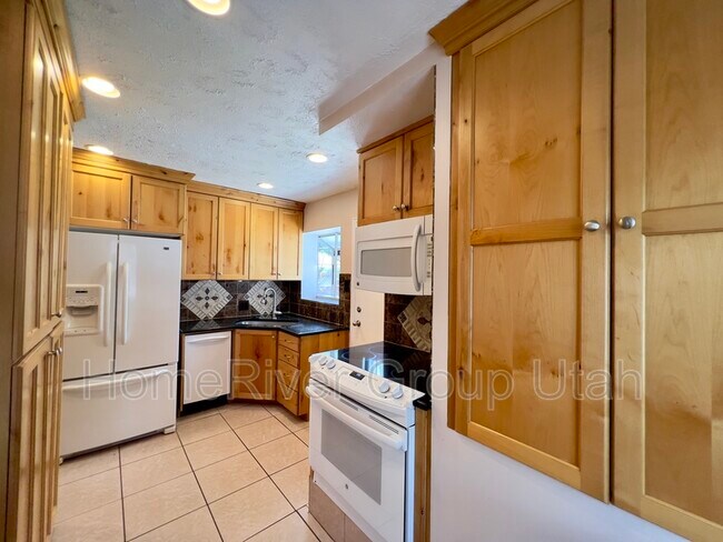 Building Photo - 2155 Westminster Ave