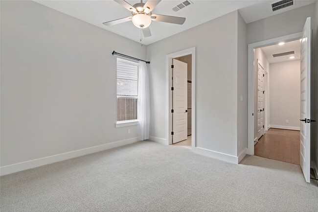 Building Photo - 7327 Sunny Oak Ln